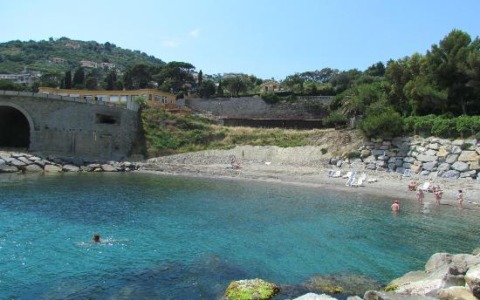 Divieto di balneazione tra Capo Pino e il camping Villaggio dei Fiori