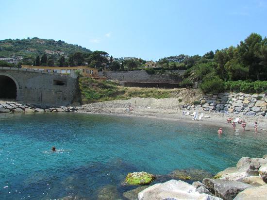Divieto di balneazione tra Capo Pino e il camping Villaggio dei Fiori
