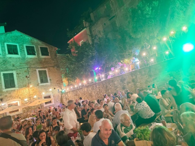 Stasera si bissa: sold out ieri sera alla sagra Du Cen