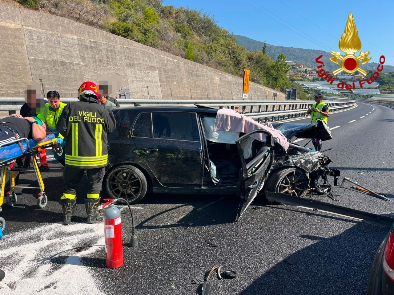 Schianto in autostrada tra Sanremo e Taggia. Tre i feriti
