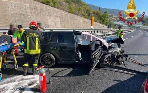 Schianto in autostrada tra Sanremo e Taggia. Tre i feriti