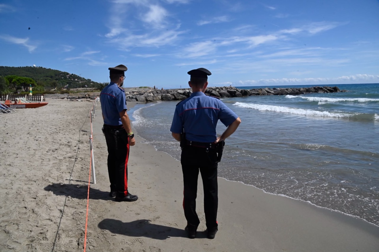 Bagnino muore in mare con l’uomo che stava salvando