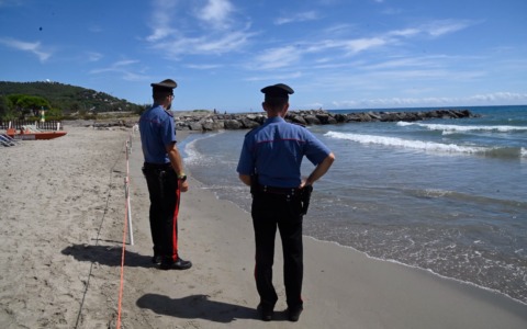 Bagnino muore in mare con l’uomo che stava salvando