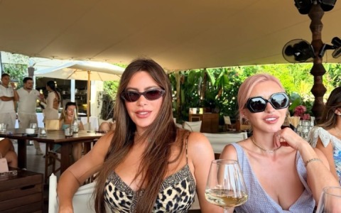Sofia Vergara in Riviera: pranzo al Twiga Baia Benjamin
