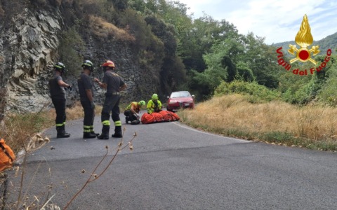 Auto fuori strada ferite due donne, una grave
