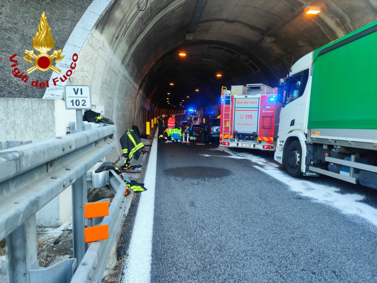 Schianto in autostrada tra un’auto e un camion