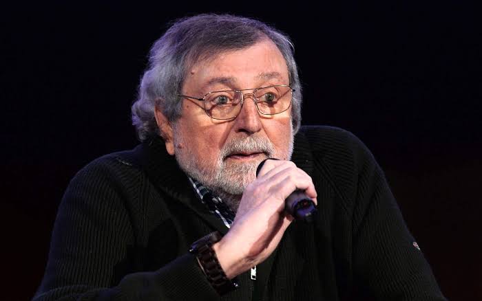 È morto Francesco Guccini. Il legame con Sanremo e il Tenco