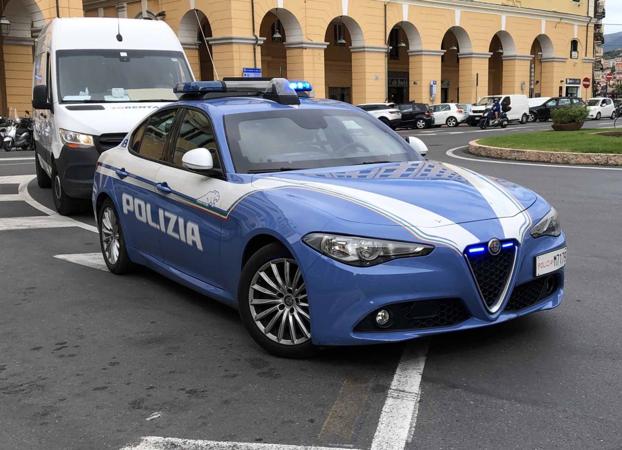 Trovato con 9 grammi di cocaina  e soldi , arrestato dalla Polizia