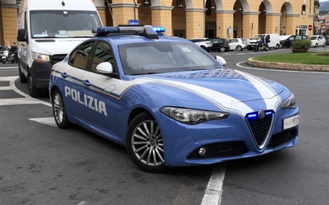 Trovato con 9 grammi di cocaina  e soldi , arrestato dalla Polizia