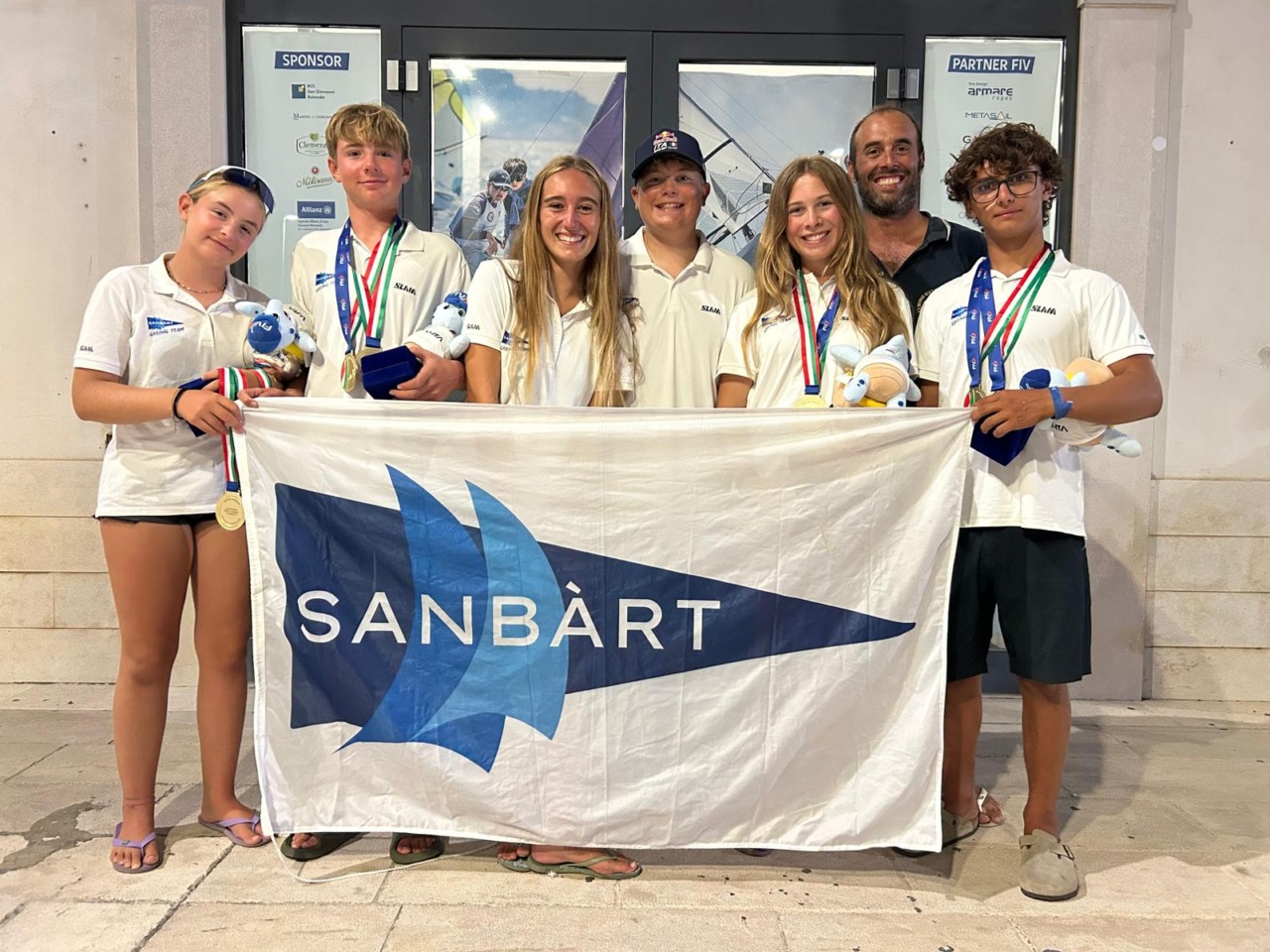 Trionfo Sanbàrt ai Campionati Italiani RS Feva 2026 con quattroori e tre equipaggi nei primi nove