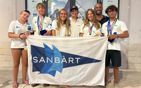 Trionfo Sanbàrt ai Campionati Italiani RS Feva 2026 con quattroori e tre equipaggi nei primi nove