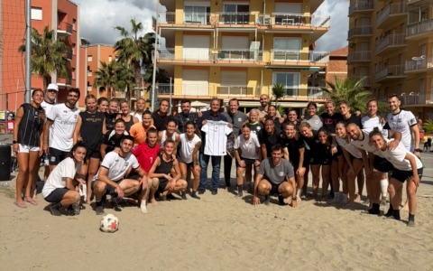 L’F.C. Como Women sceglie San Bartolomeo: allenamenti in spiaggia per la capolista di Serie A