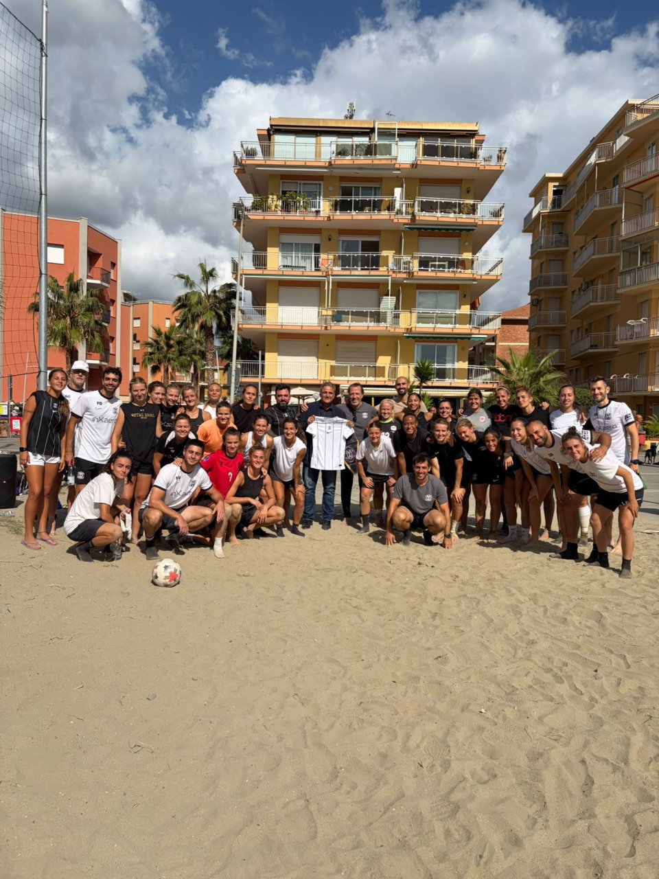 L’F.C. Como Women sceglie San Bartolomeo: allenamenti in spiaggia per la capolista di Serie A
