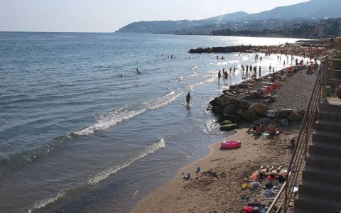 Vertice in comune su criticità balneazione. Rivieracqua promette verifiche per risalire alle cause