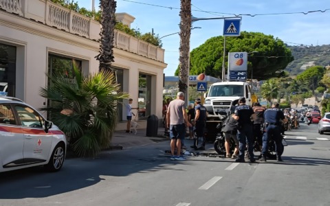 Scontro frontale moto auto sull’Aurelia