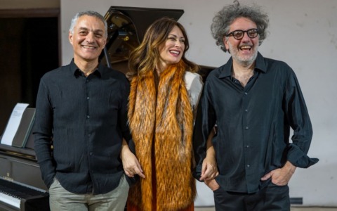 Prima serata col botto per “You’ll never walk alone” in memoria di Massimo Cotto