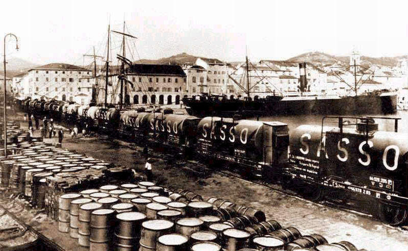 Calata Cuneo, una targa per ricordare chi salvò il porto dalla distruzione nel 1945