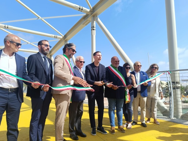 Taglio del nastro per il nuovo ponte sul torrente Argentina