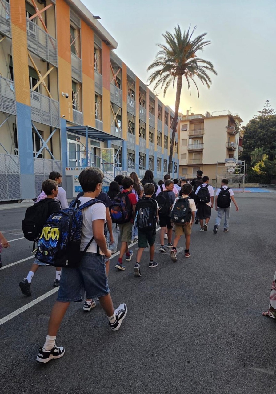 Primo giorno di scuola, il sindaco Baldassarre agli alunni: «Siate curiosi e non abbiate paura di sbagliare»