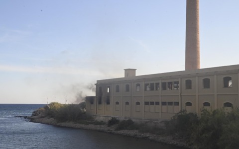 Incendio nell’ex Stecca