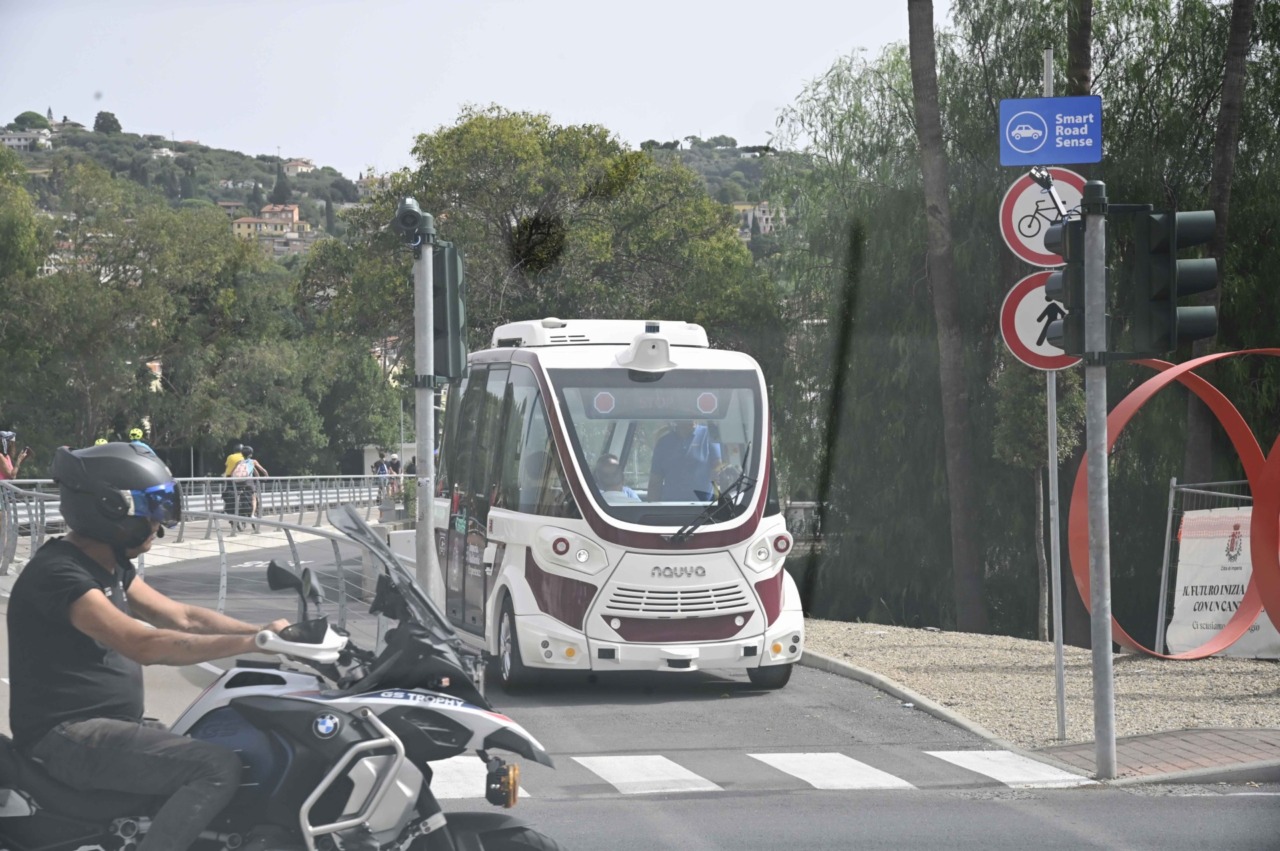 Navetta a guida autonoma, si parte