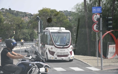 Navetta a guida autonoma, si parte