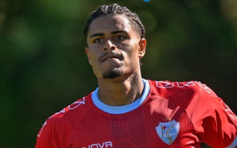 La Sanremese recupera poi cede nel secondo tempo. Finisce 2-1 per il Gozzano