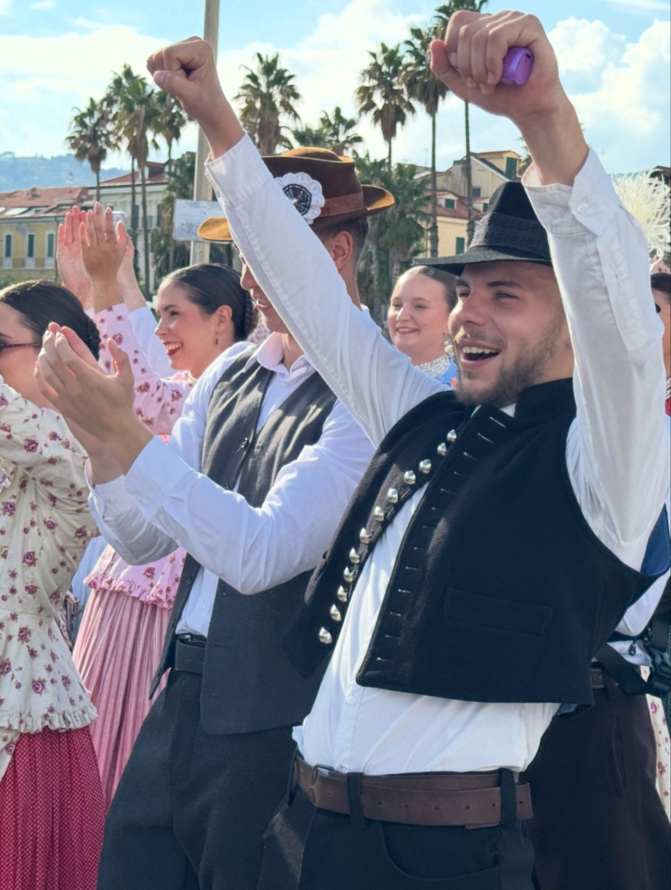 Diano Marina, il folklore internazionale conquista il pubblico