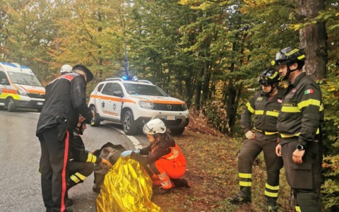 Auto finisce fuori strada. Due anziani feriti soccorsi sulla Provinciale 100