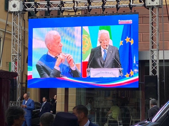 Sergio Mattarella è arrivato a Imperia. Il messaggio del Presidente: «Completare la transizione delle Province»