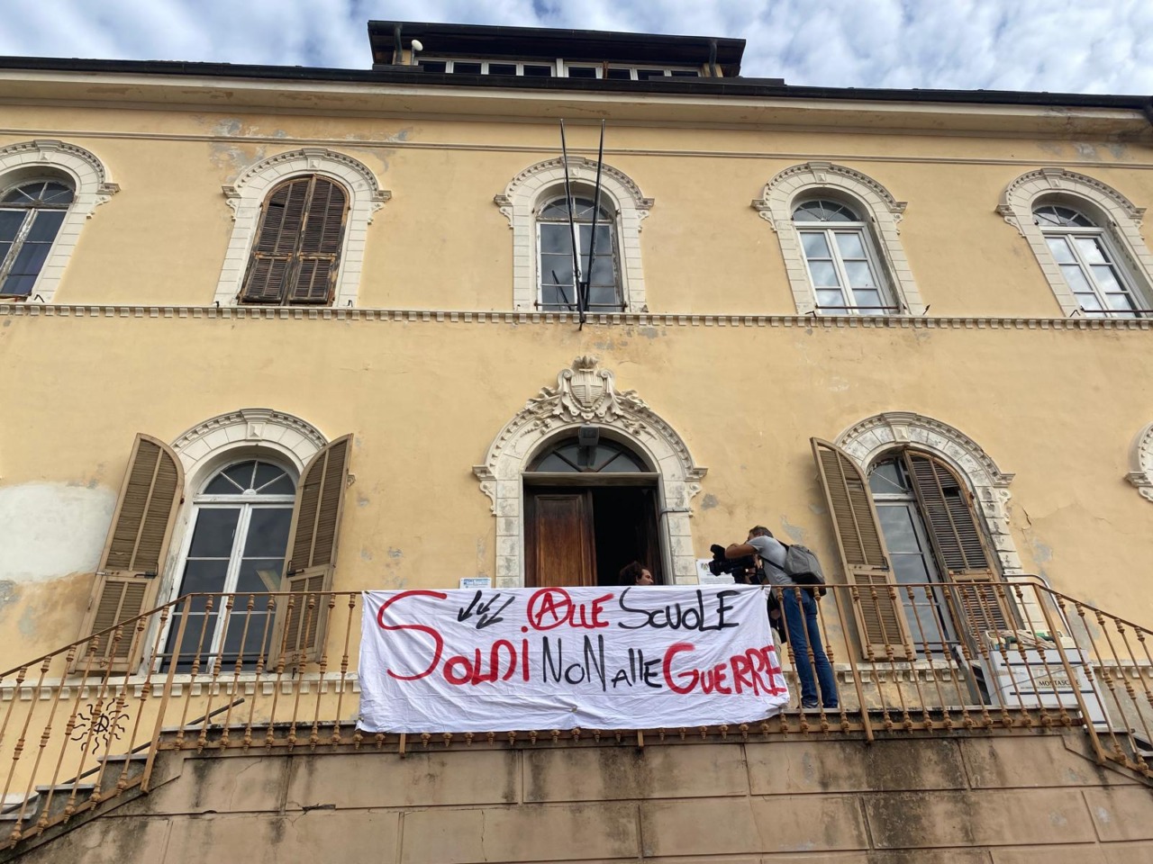 Liceo artistico in autogestione: «Non vogliamo soldi per le armi, ma per la scuola»