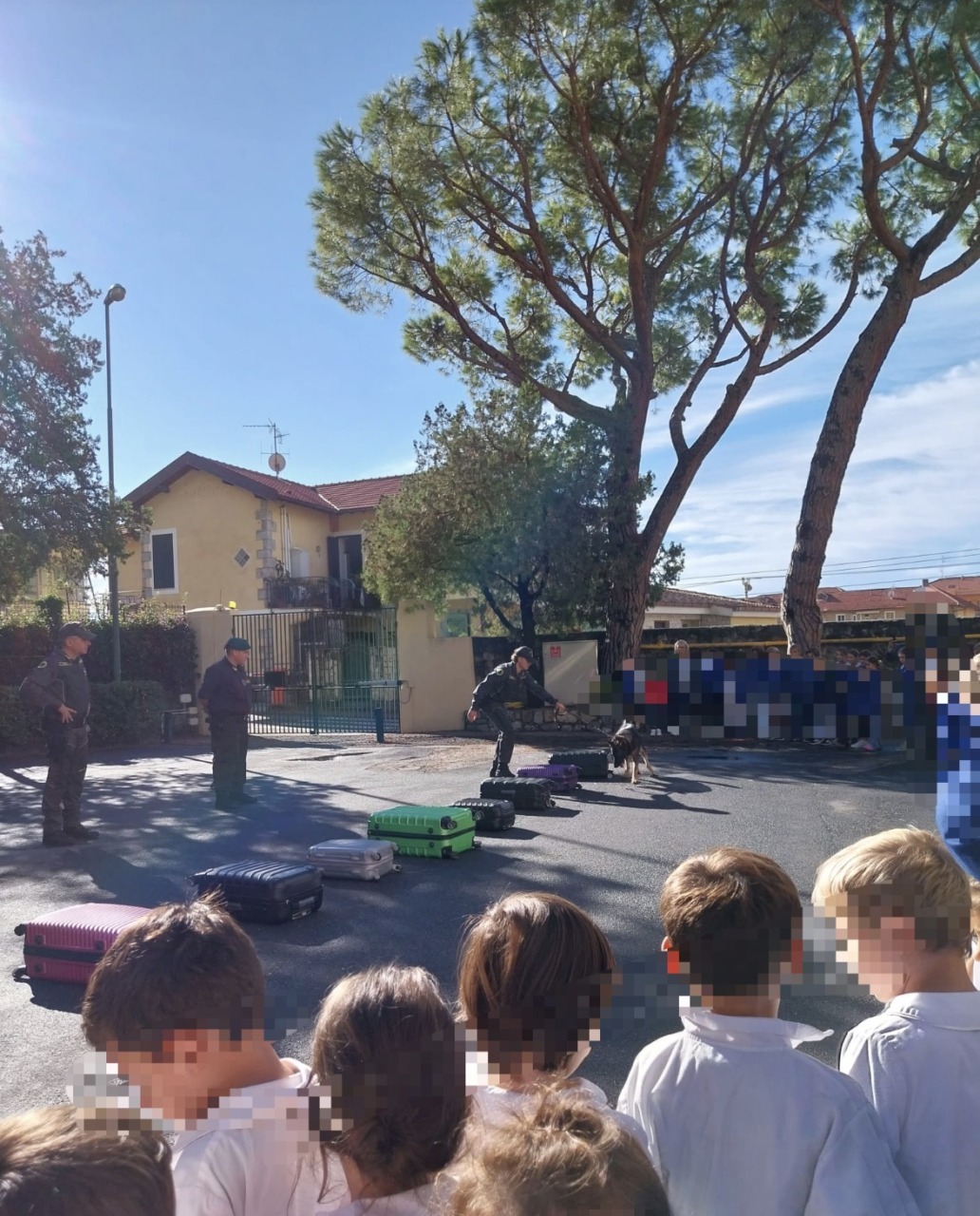 La Guardia di Finanza incontra gli alunni della scuola Santa Marta