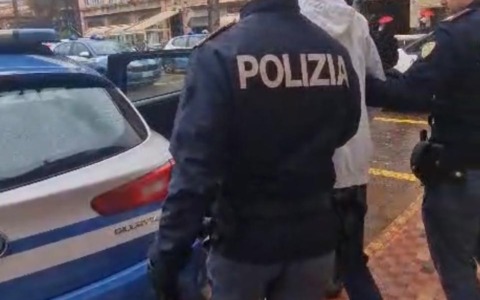Ricercato a livello internazionale arrestato al confine: deve scontare oltre 5 anni di carcere