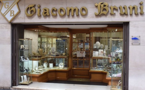 Due arresti convalidati per il furto da 700 euro alla gioielleria Bruni di Via Cascione a Imperia