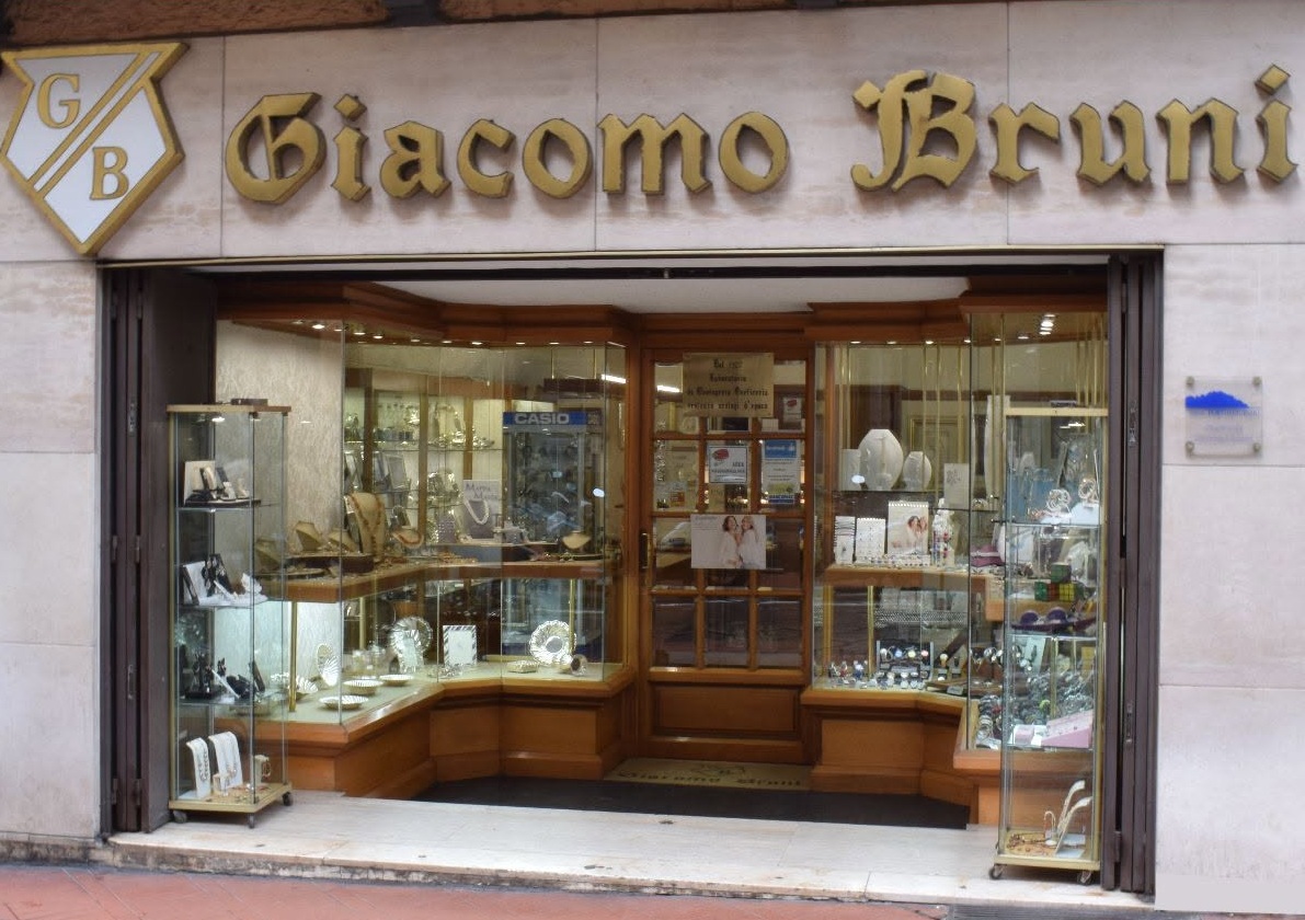 Due arresti convalidati per il furto da 700 euro alla gioielleria Bruni di Via Cascione a Imperia
