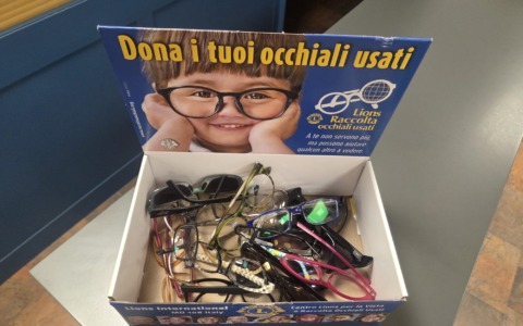 I Lions raccolgono occhiali usati da donare a chi ne ha bisogno