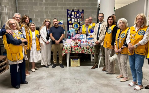 Zaino Sospeso, il Lions Sanremo Matutia dona materiale scolastico all’Emporio Solidale
