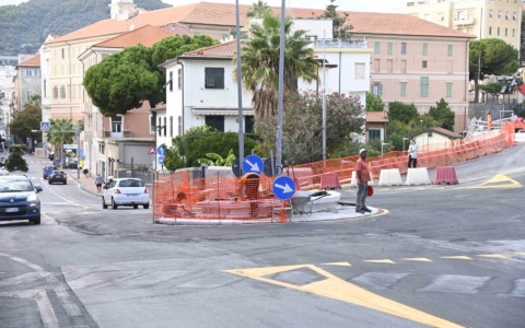 Imperia, aperta la nuova rotonda di via Serrati