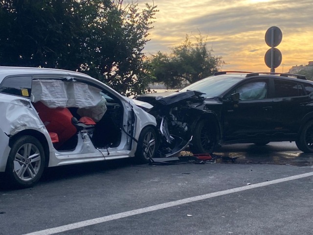 Schianto frontale tra auto: 5 persone coinvolte e un neonato