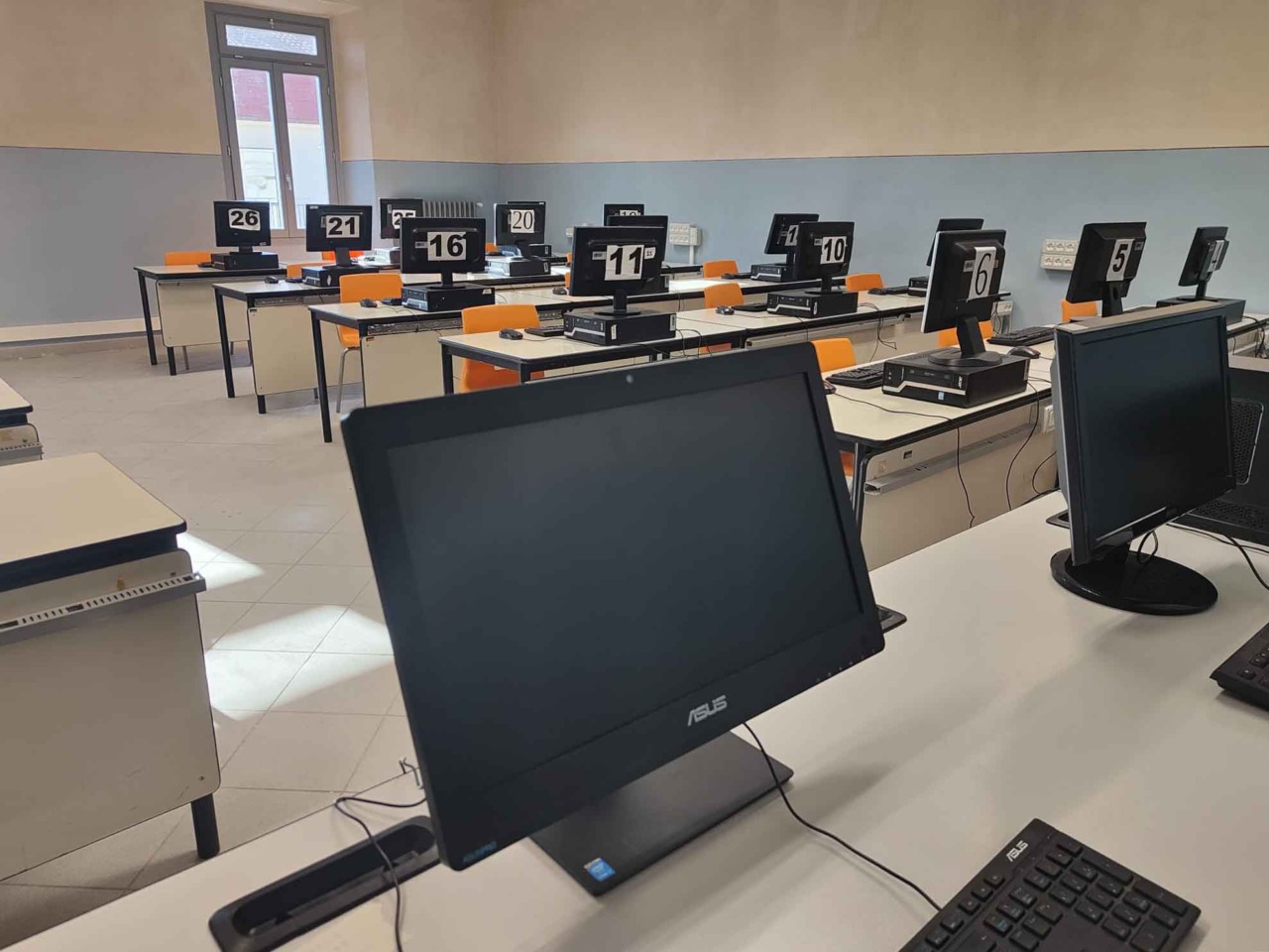 Il “piano scuola connessa” , il regalo si trasforma in beffa .
