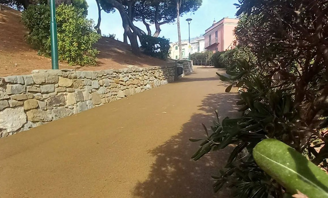 Rifatta via Stella Maris a Bordighera: “Con il grip giusto ora non si scivola più”
